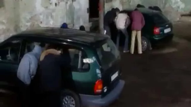 Pornografia sem registo  Orgia com uma rapariga ocupada à frente do espelho porn torrent film