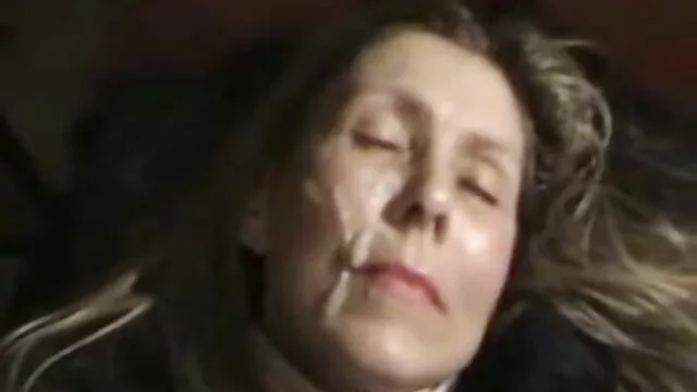 Pornografia sem registo  Bluevaska ele rasgou e cortou graziella gucci porn as sementes em seu estômago