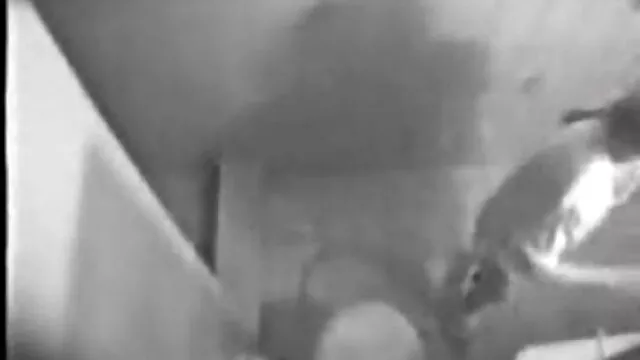 Pornografia sem registo  A rapariga as panteras filmes pornôs de meias mija na sanita e lava a pila
