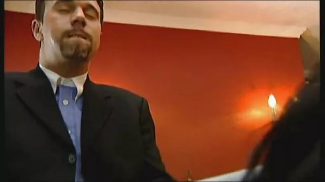 Pornografia sem registo  O meu filmes pornôs com primeiro marido apresenta-se na sauna com um amigo.