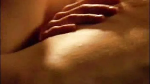 Pornografia sem registo  Um jovem amante come uma tia filmes pornos com cachorros madura na secretária do Escritório.