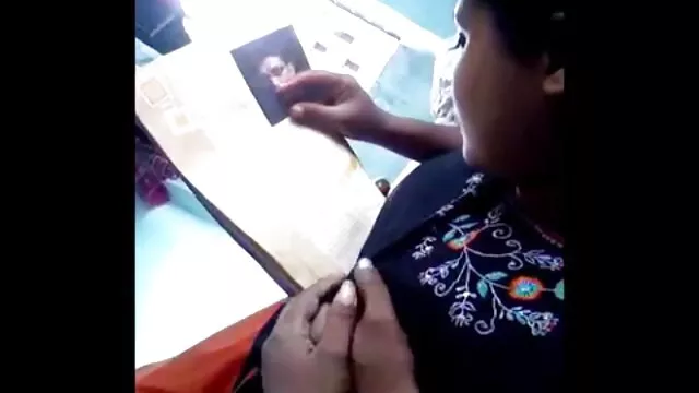Pornografia sem registo  O Butch com uma tatuagem nas cadillac pornô costas dá dois homens.