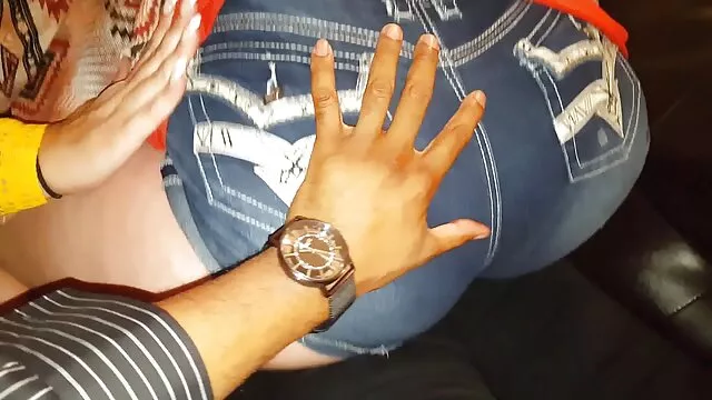 Pornografia sem registo  As suas mãos preliminares acordaram do estranho e falaram a língua filme pornô com boneca