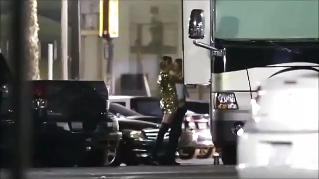 Pornografia sem registo  Monstro loiro na vídeo pornô da sky mesa com fita-cola para as ratas