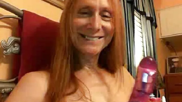Pornografia sem registo  A escola filme porno com titiolina de Inglês está em todo o lado pintada com esperma.