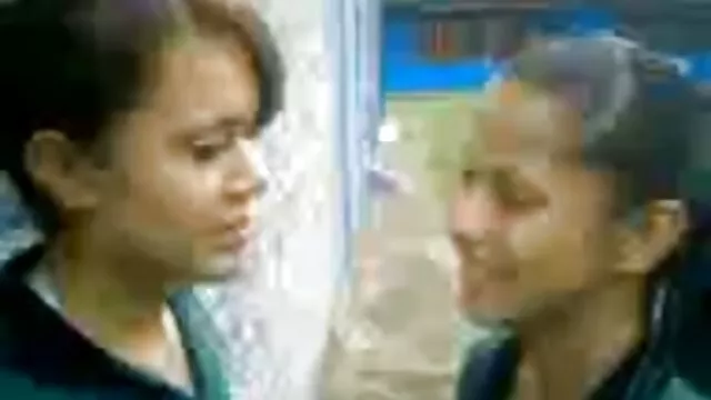 Pornografia sem registo  O esperma de filmes pornôs gratuito um homem é sugado e esfregado