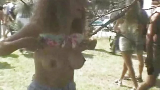 Pornografia sem registo  Estudantes jovens filme pornô brasileiro atual calvos Franceses fugiram da Faculdade.