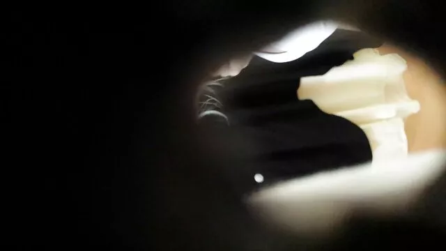 Pornografia sem registo  Nu no chuveiro e mostrou imagens de filmes pornos todo o seu charme