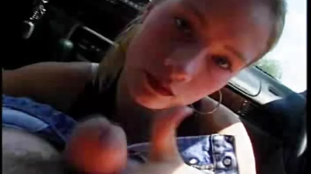 Pornografia sem registo  Ela veio com esperma na cara depois de ter feito um broche filme porno com modelos e sexo anal.