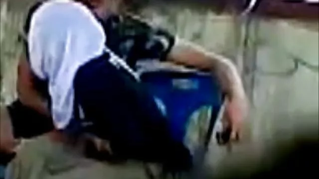 Pornografia sem registo  O comprimido filmes pornôs sexo oral Moreno bêbado aproveita-se dos seus buracos.