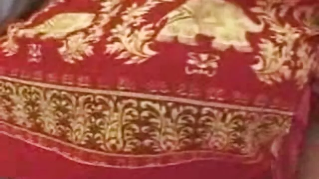 Pornografia sem registo  Praponessa perto da vintage filme porno árvore de Natal amígdalas seu ânus